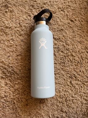 Hydro Flask  (21oz) - Light Blue